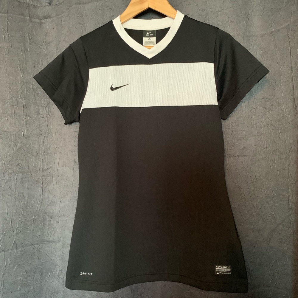 Nike DRI Fit Black & White Mesh T-shirt - Size S